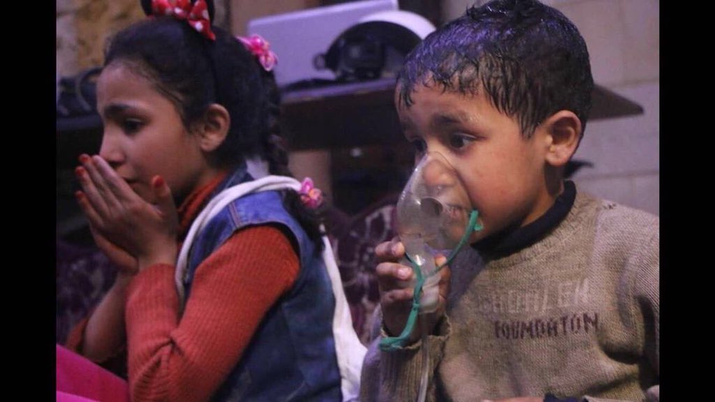 Sen çocuksun, anlamazsın,
dünyaperest olmanın, ölümden korkmanın ne demek olduğunu...
#DoğuGuta