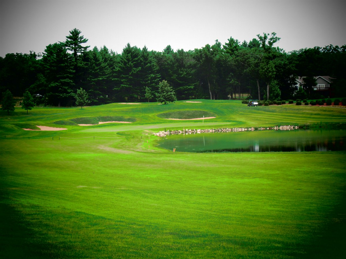 wiscogolfaddict's tweet photo. My #64 favorite #golf course I've played is a fitting one for this @TheMasters #Sunday: #TheCastleCourse at @NorthernBayWI is #Wisconsin's premier #replicagolf #golfcourse, including beautiful replicas of #AugustaNational 13th and 16th holes #wisconsingolf #golfchat #golflists https://t.co/s4nUGzRQ74