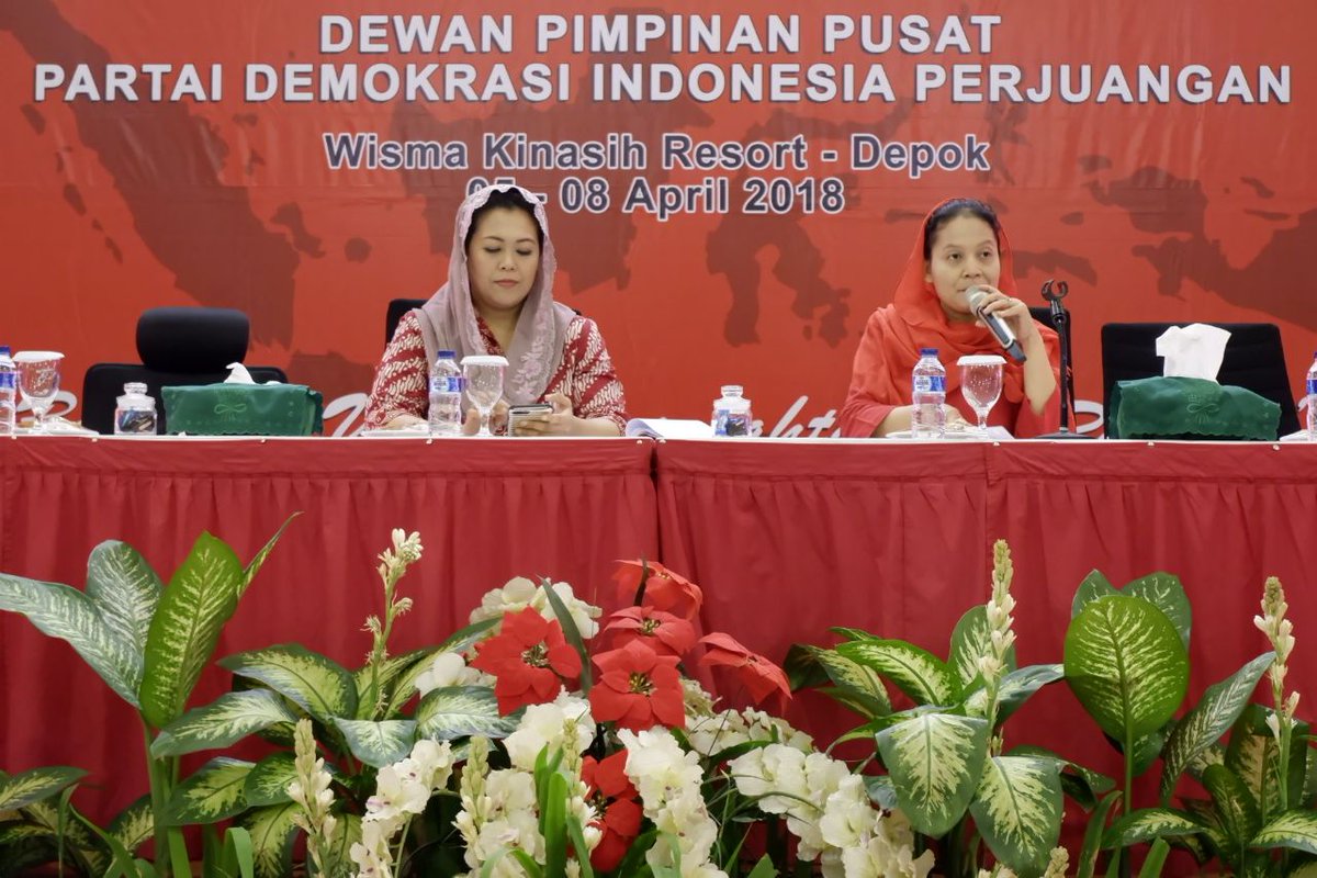 AdheEmi's tweet photo. Peran Perempuan dlm Penguatan Nilai2 Kebangsaan @yennywahid @evndari@PDI_Perjuangan
#pkkpn2pdip #PDIPerjuanganM3nang https://t.co/Exserllqq0