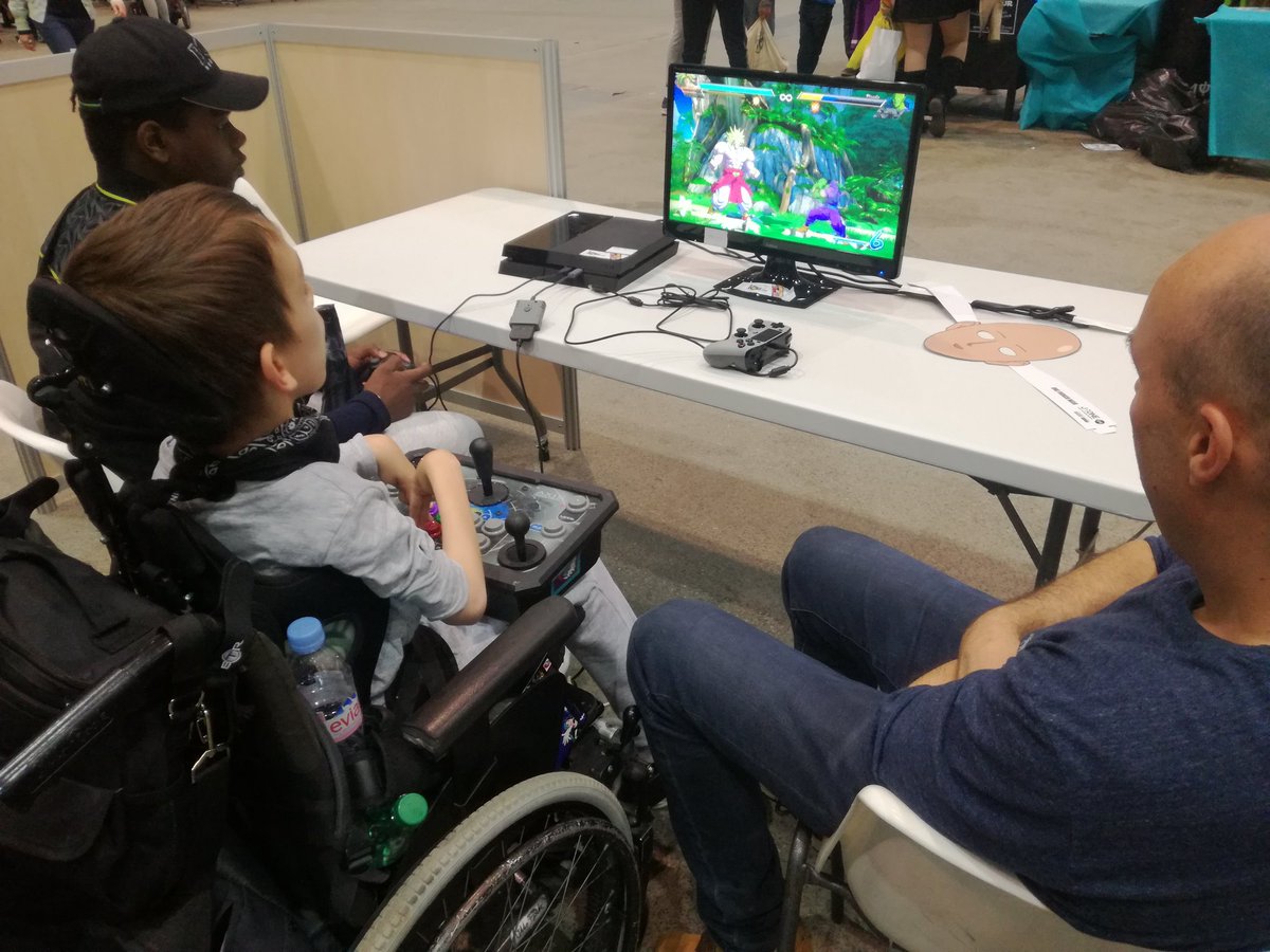LaSource_esport's tweet photo. Quand on dit l'esport est pour tous ! On accueille petits et grands sur notre stand :D 
#handigamer #handiEsport https://t.co/JOVM4tELRw