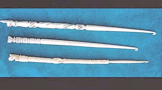 STejiendo's tweet photo. Las agujas son herramientas que tienen más de 20.000 años de historia. En la Prehistoria eran de piedra, de madera o de hueso, más tarde se pasó al hierro, y fue en China más adelante cuando se utilizaron de acero. #crochet #knit #tejiendocontaxs #agujas https://t.co/2GKDAqTSEo