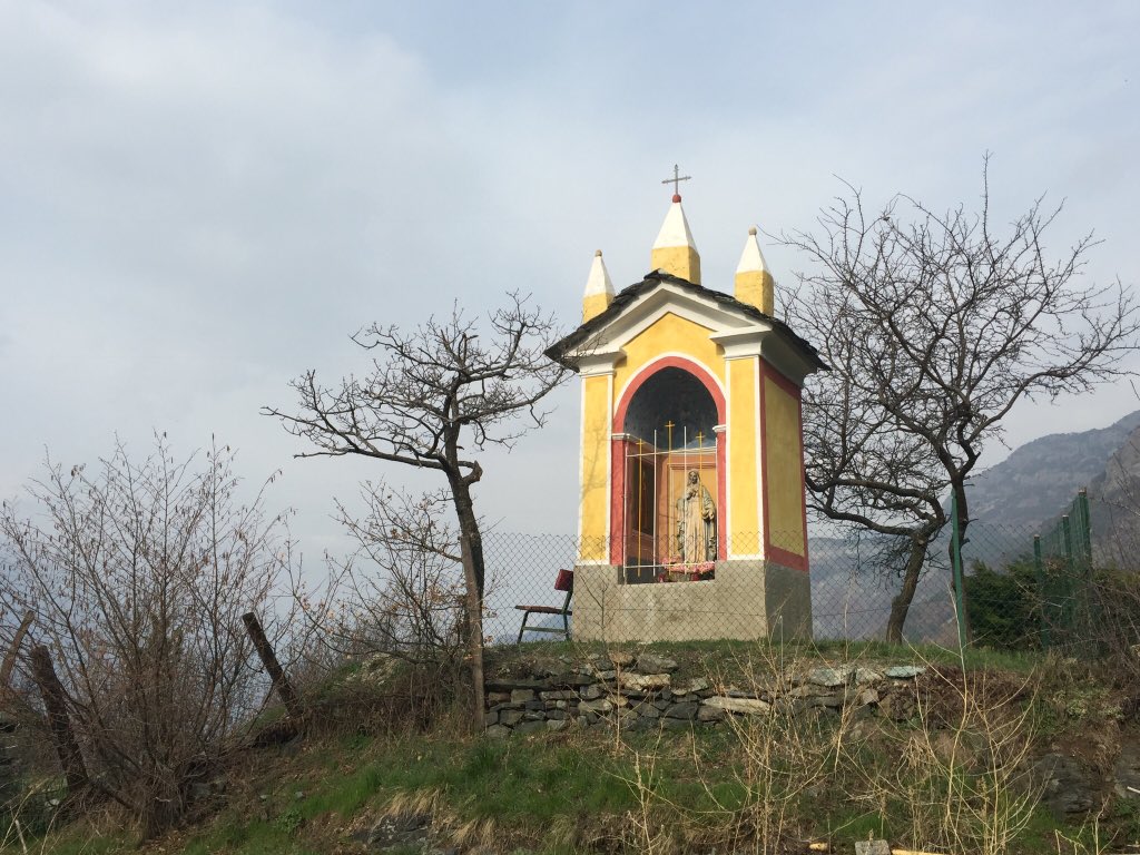 MaxMart4810's tweet photo. L’edicola votiva di Dizeille #IoCorroQui #trailrunning #inaltoteam #discoverVdA #hiddenVdA #SaintVincentAo https://t.co/zOR8Td0Wip