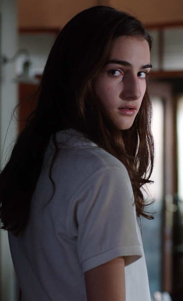 Sandra Escacena... 넷플 추천으로 베로니카(2017) 라는 공포영화를 봤는데 그만 사랑에 빠져버리고 말았던거야... 연기도 정말 좋고 페이스 자체가 관심을...