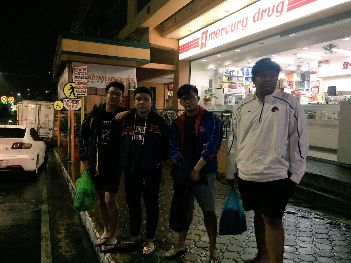 brypuertollano's tweet photo. thrift shop bros #Room504 https://t.co/hcNJPZO6nN