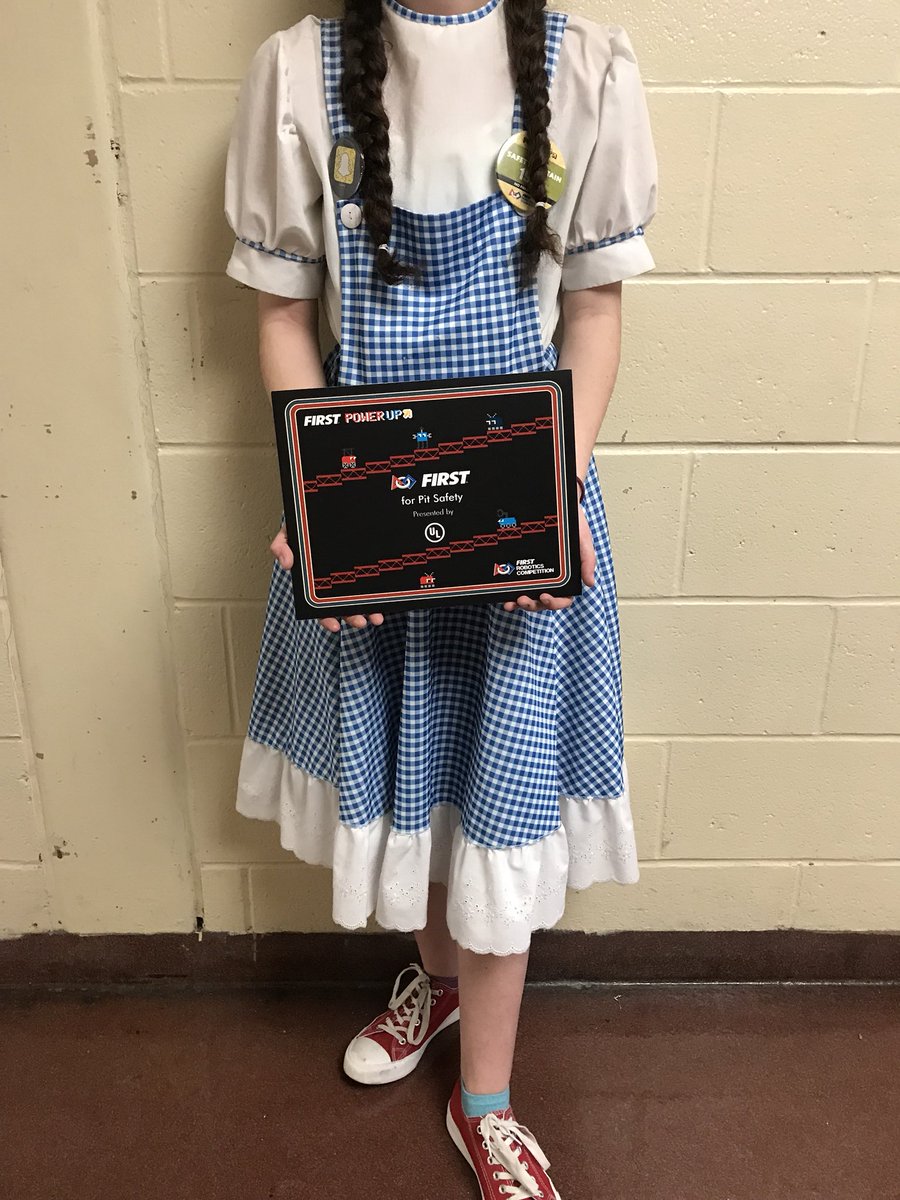 frc1922's tweet image. We won an award for pit safety ft. Our amazing safety captain. #omgrobots #safety #firstrobots #firstpowerup @FIRSTweets @FRCTeams @JSRHS_PLTW @jsrhs03281