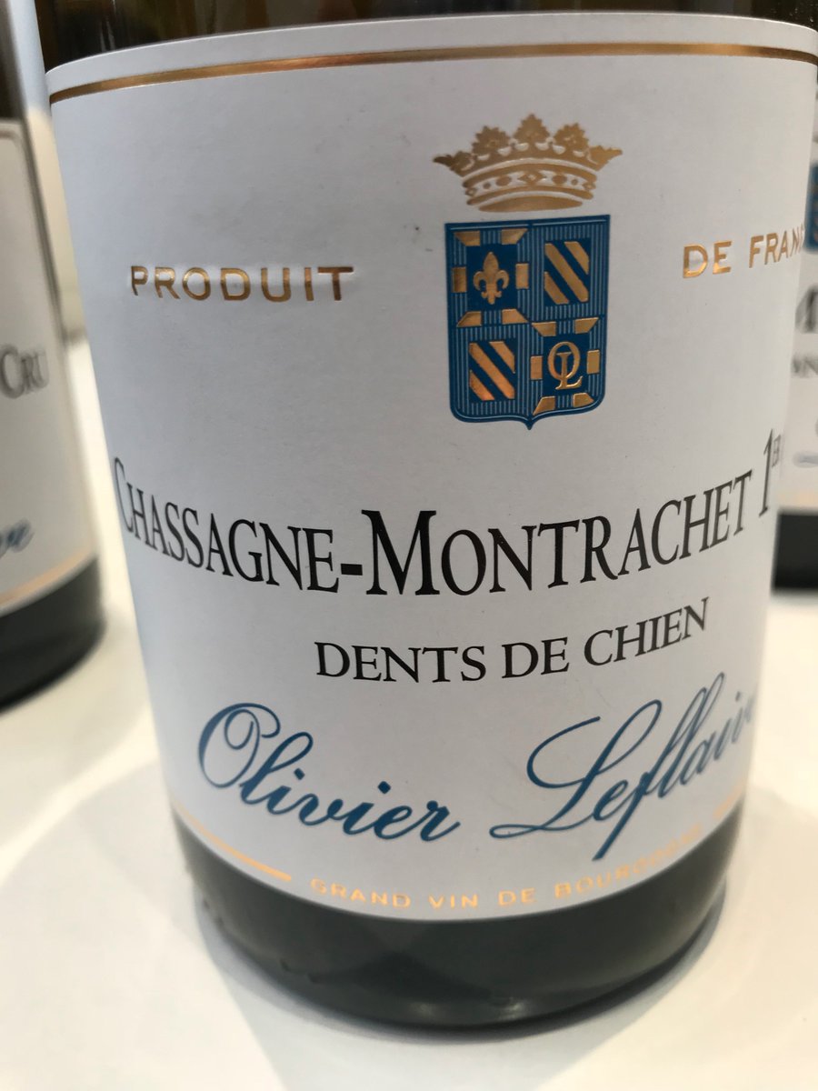 PierreLiger's tweet photo. Merci à tous les vignerons de France pour leur travail de qualité. Un immense bravo à @OlivierLeflaive pour sa contribution à la création de crus qui sont ciselés comme de la dentelle, colorés comme une oeuvre de Miro et variés comme l'est la #Bourgogne #cotesdebeaune https://t.co/YAJo6VRyTq