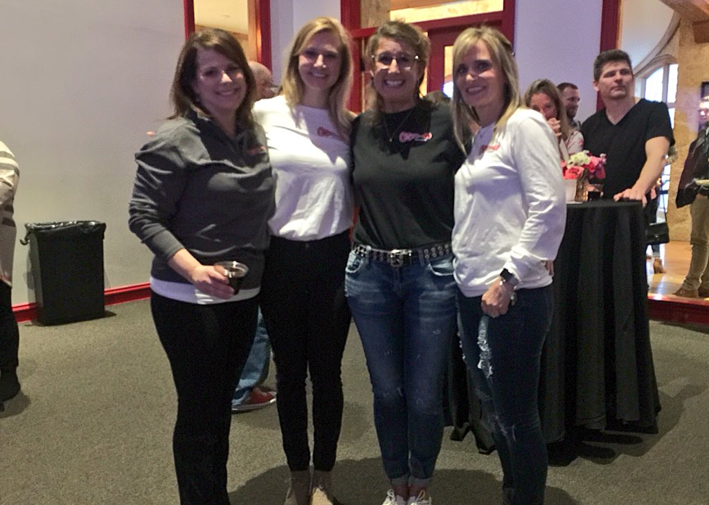 murphs_meg's tweet photo. Such a great night of music for a cause!🎶 Indy Concerts for a Cause brought in musicians @martin_sexton &amp; @jelliottonline &amp; raised $14,000 for @LittleWishFnd 💙Amazing! I’m so excited to serve on the board for an organization that is doing empowering things. #IndyCFAC https://t.co/pV3utm022k
