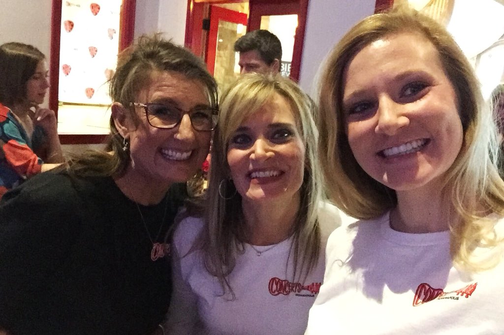 murphs_meg's tweet photo. Such a great night of music for a cause!🎶 Indy Concerts for a Cause brought in musicians @martin_sexton &amp; @jelliottonline &amp; raised $14,000 for @LittleWishFnd 💙Amazing! I’m so excited to serve on the board for an organization that is doing empowering things. #IndyCFAC https://t.co/pV3utm022k