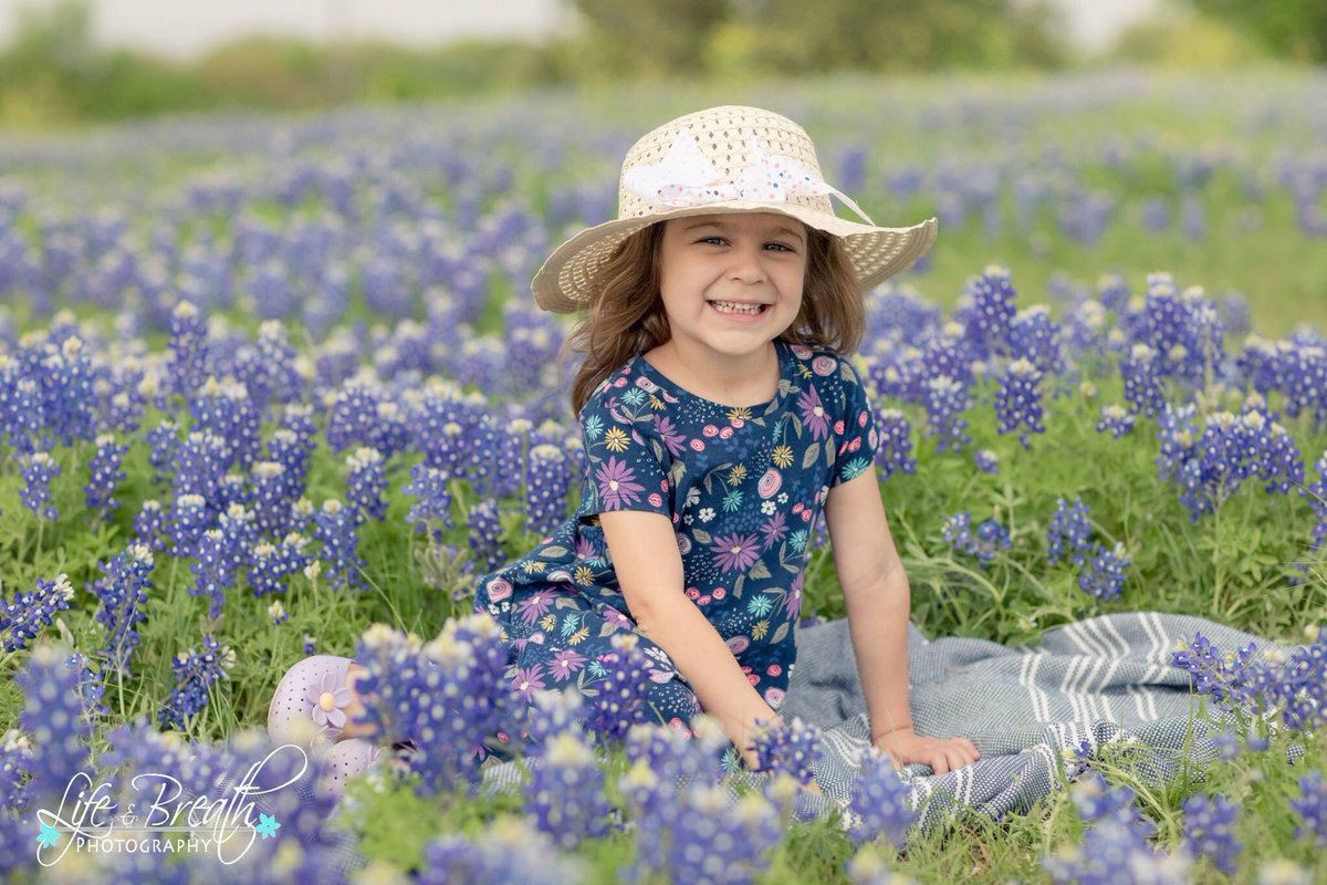 LifeandBreathTX's tweet photo. Bluebonnet cuties!  #roundrockfamilyphotographer #pflugervillefamilyphotographer #texasbluebonnets https://t.co/A0g6pyKmmE