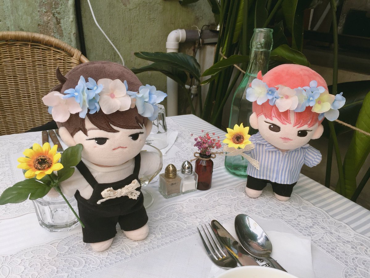 joahanabwa's tweet photo. 🌻이 트윗을 RT 해주신 팔로워 중 5분께 인형용 해바라기를 보내 드립니다. 

🌸인형 화관 판매🌼

화관 별 상세 설명은 타래로 확인해 주세요🌿

✨주문폼✨

#보라보라_장미화관 >> https://t.co/wDPQPrcgJ5

#햇살_가득_수국화관>> https://t.co/hQUPDQ685b https://t.co/1ZDZSjFiI7