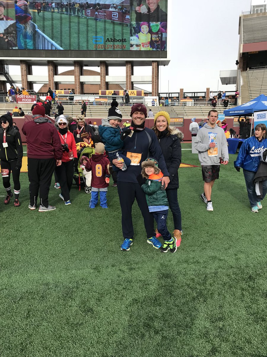 AmySeeman's tweet photo. Daddy ran the 10 mile in 20 degree weather and we showed up just in time to watch him finish. #GoldysRun https://t.co/k4ZYRfsTOX