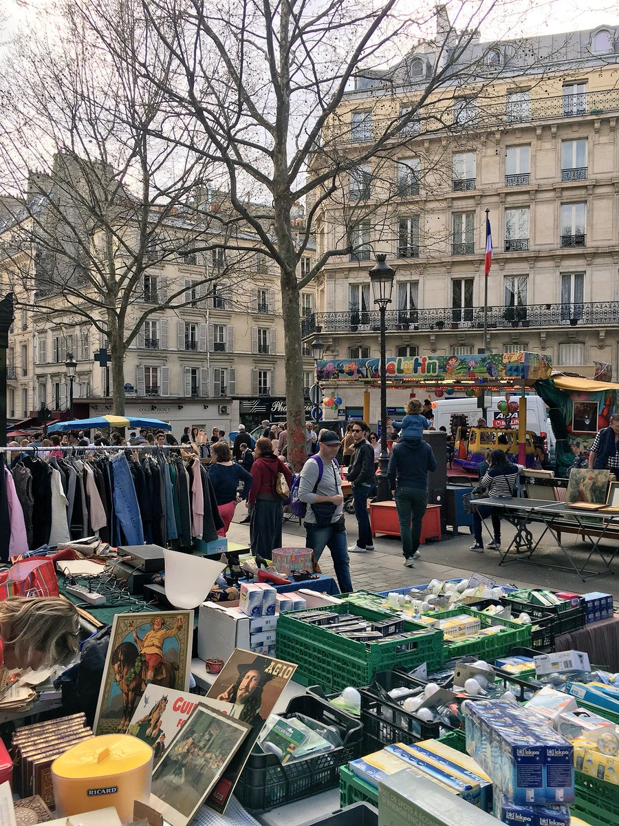 eparisiennes's tweet photo. Un week-end rue des Martyrs #viedequartier #brocante https://t.co/LsYdK09ued