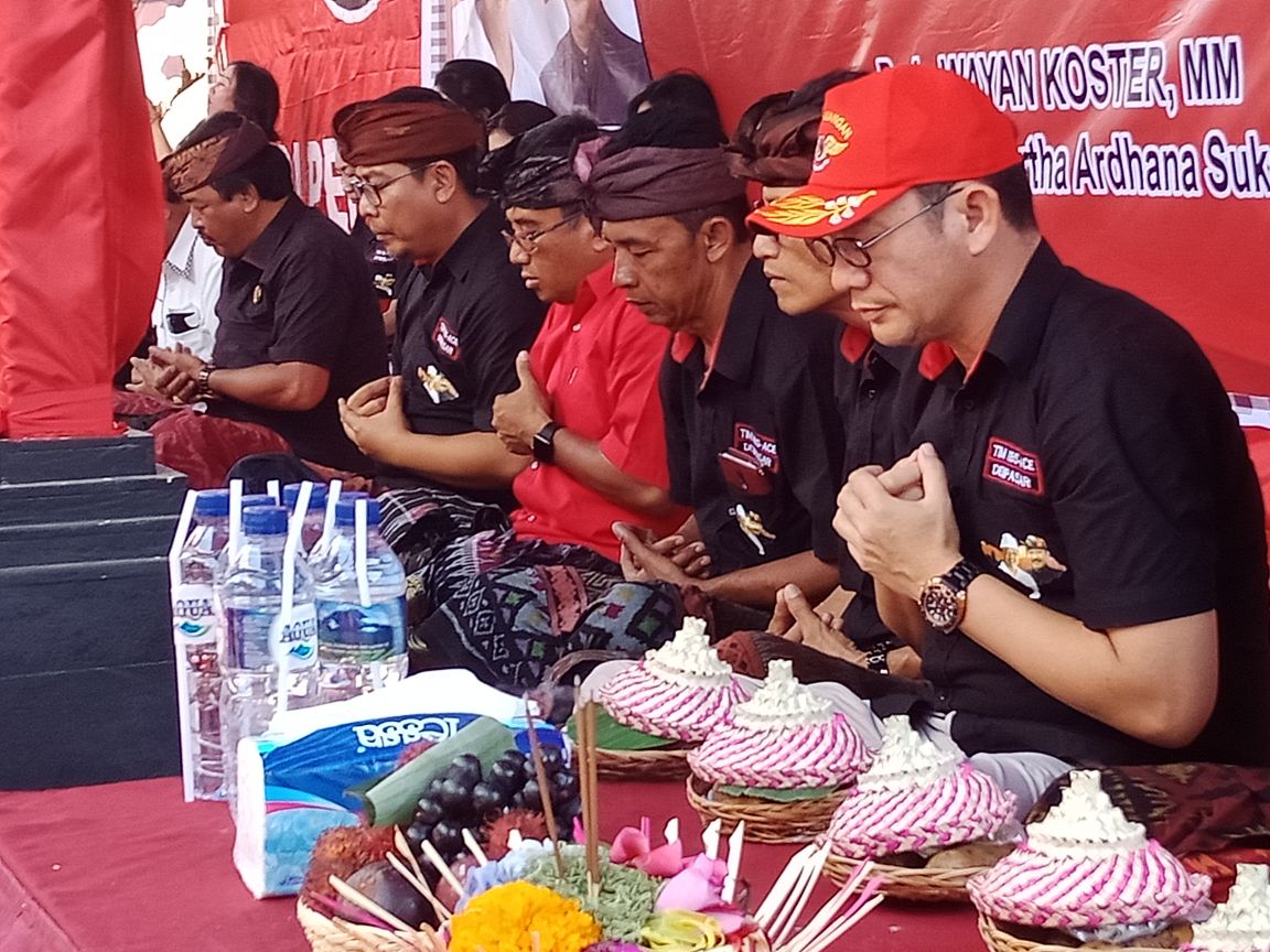 SemetonNgrAdhiA's tweet photo. peguyangan kaja #kosteracemenang #pilgubbali2018 #salamsatujalur #semetonngurahadhiardhana #KosterCokAce #KBSAce https://t.co/F3kDGoMCPN