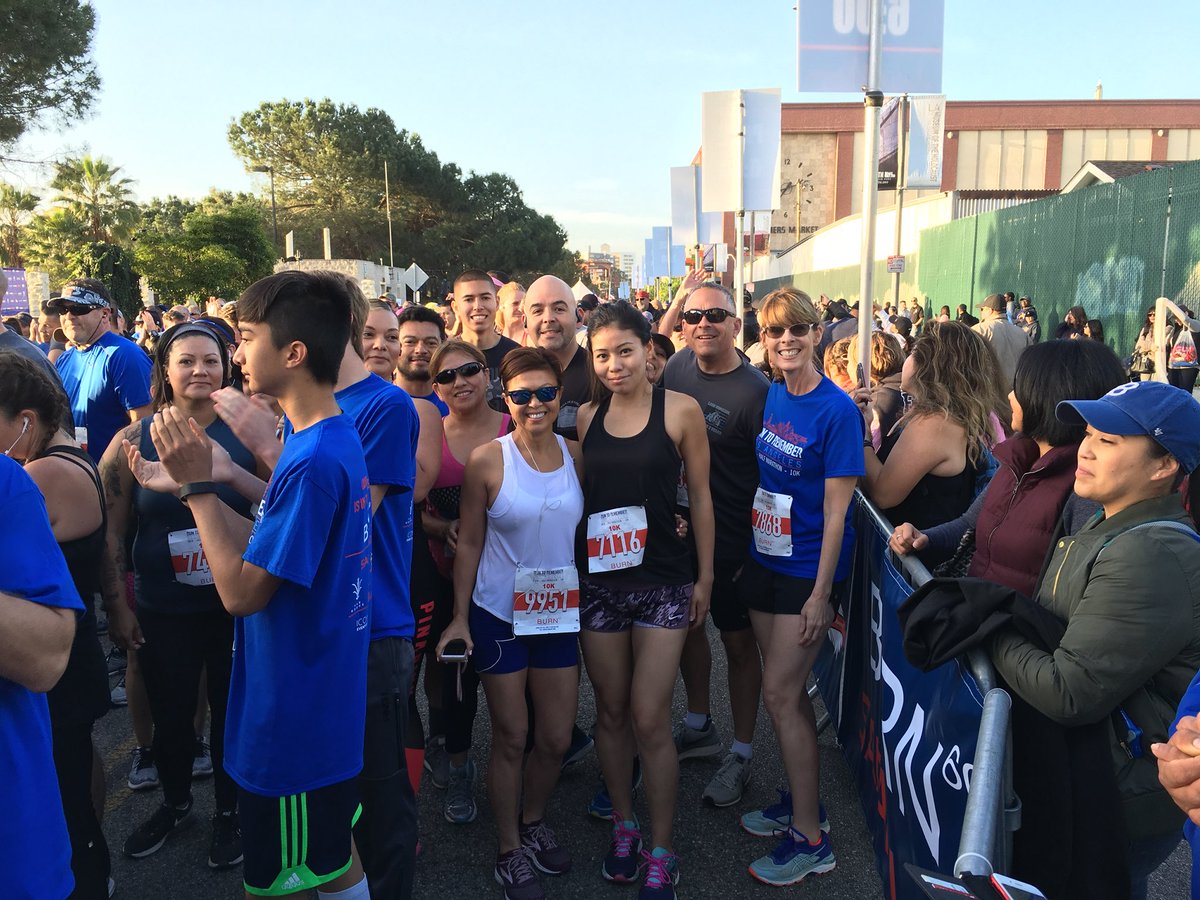 LASDHQ's tweet photo. #LASD representing at the #Runtorember. Honoring our fallen comrades. #Blulivesmatter https://t.co/xr28To74GQ