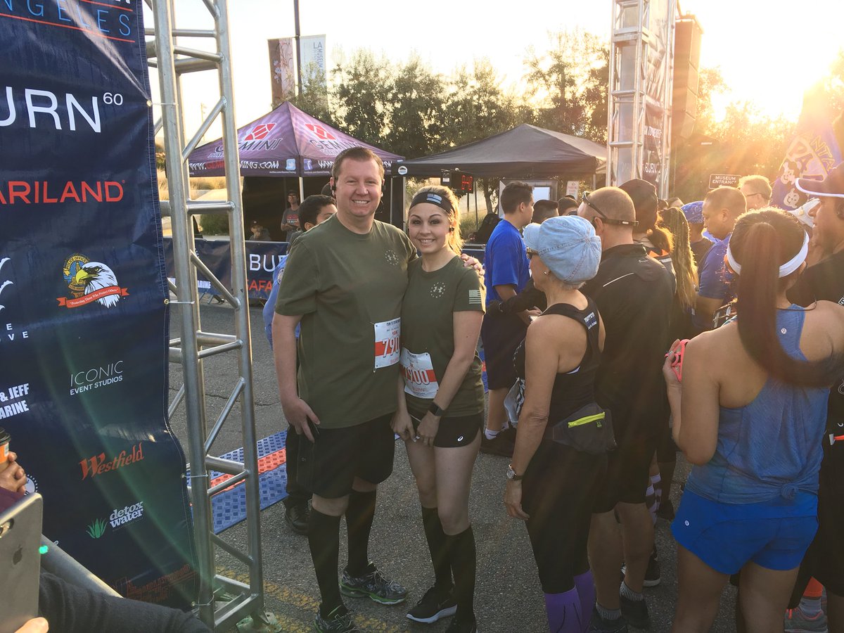 LASDHQ's tweet photo. #LASD representing at the #Runtorember. Honoring our fallen comrades. #Blulivesmatter https://t.co/xr28To74GQ