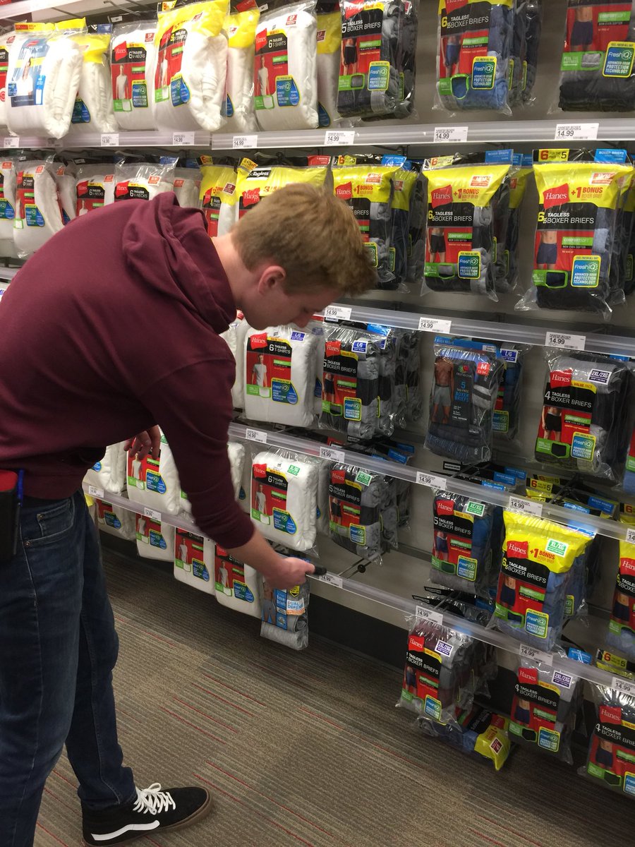 ReAnnWilson's tweet image. Truck worked✔️ Opalhouse Launch✔️ Total Store Scan in Progress ✔️ #g196sundaySCANday #T0663 #ScanItAll @lindsayholicky @RicaDevas