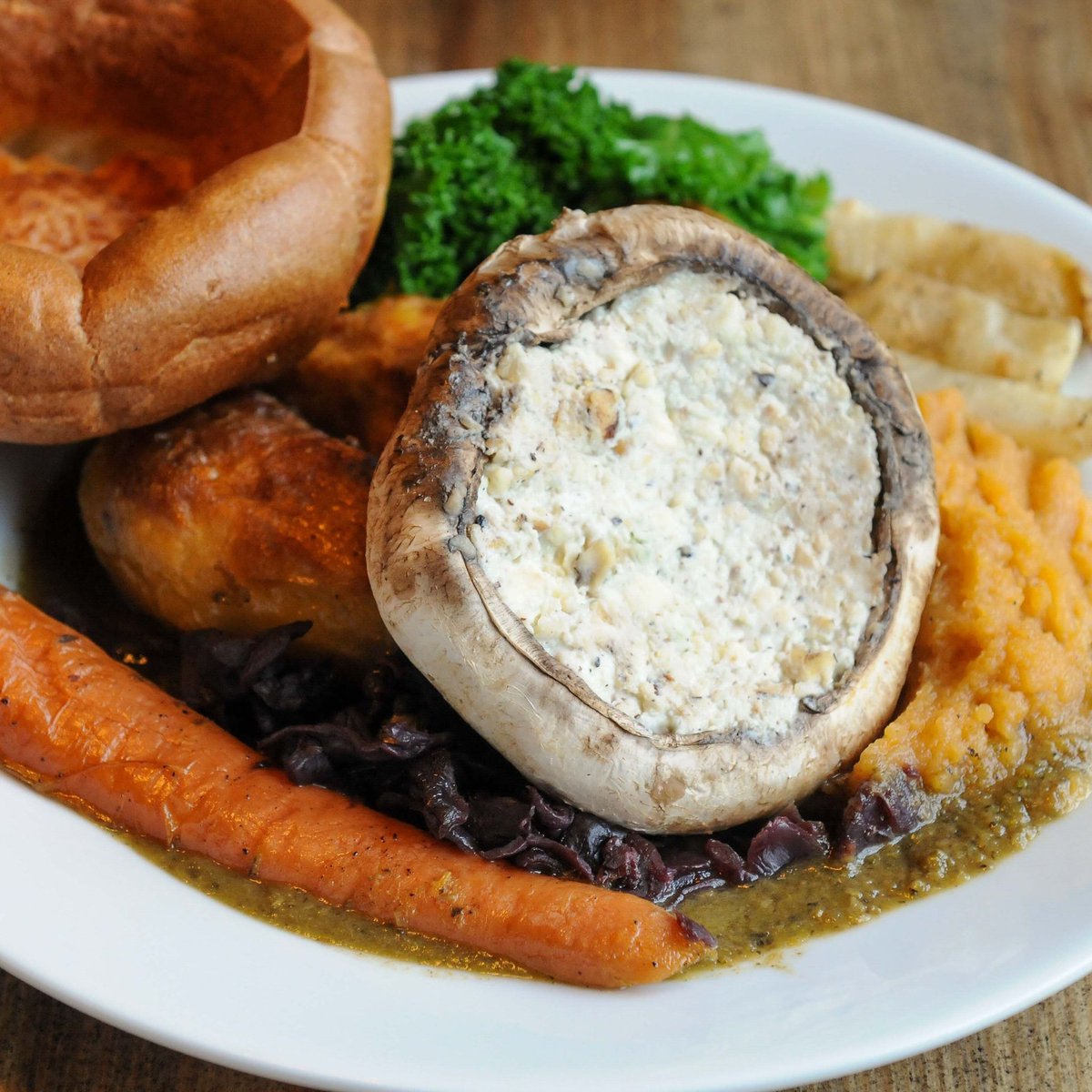 BacchusSundays's tweet photo. What did the mushroom say to the blue cheese? 🧀🍄
Cheer up! You're with a fun - gi! 😂
Book here - https://t.co/avM85wfb1n https://t.co/AeA5xHrquX