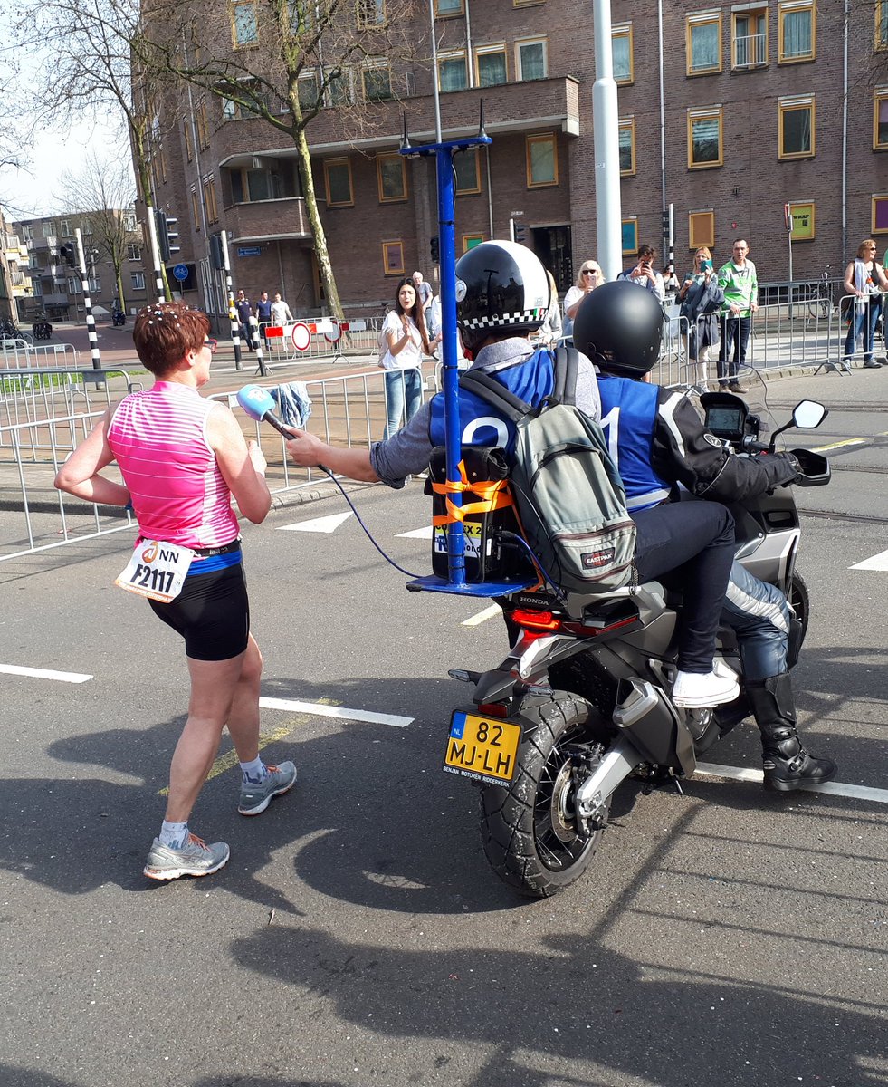 WA_DijkzigtNwWk's tweet photo. Laatste kilometer voor de laatste loopster. 
Als vanouds vergezeld door de collega's van @POL_TVRdam . 
#NNmarathonrotterdam https://t.co/TSYwU0s5Rc