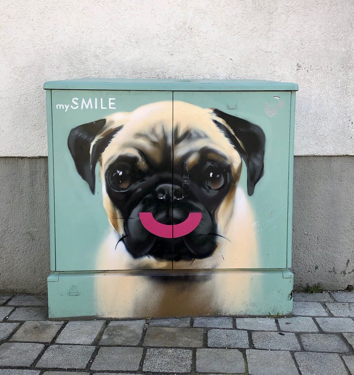 pfreeloader's tweet photo. Smile #Streetart https://t.co/vo1AA0PVCd