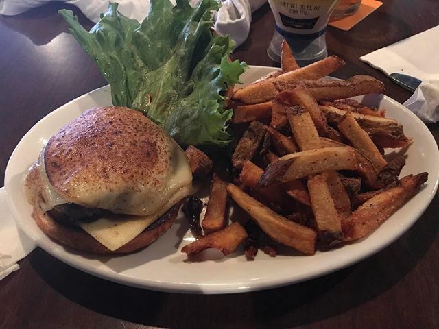 Locate_Eat's tweet photo. 1/3lb Craft French Onion burger. Winner of Best Burger in Tampa Bay! Topped with caramelized onions, basted with beef broth, provolone cheese, and a tangy Swiss cheese sauce. 
#frenchonionburger #bestburger #bestburgerintampa #provolone #burger #bestfood… https://t.co/TSTHfi38z2 https://t.co/aFDTnwUXwI