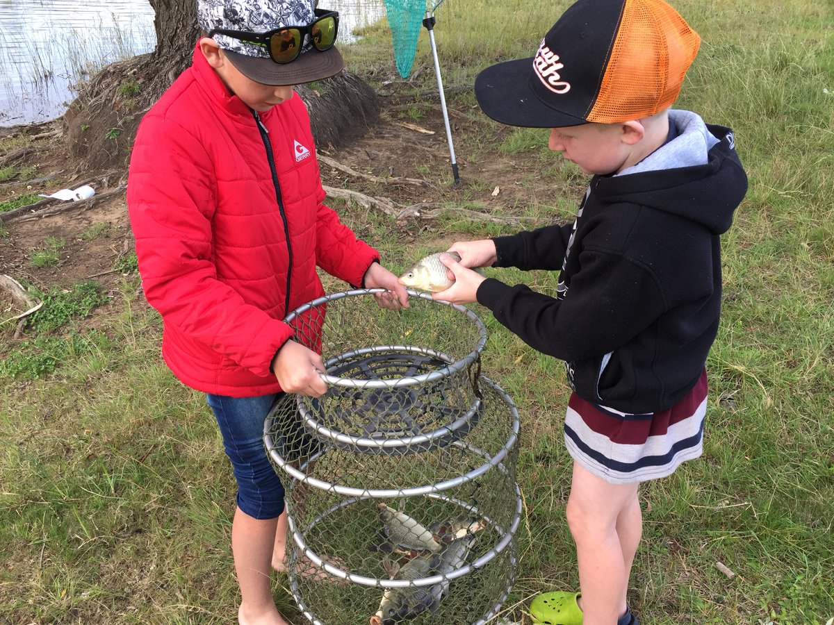 thesilentcow's tweet photo. The best thing about #cubing is you can combine it with almost any other activity. #fishing #freestate #learn2solve #thesilentcow #megaminx https://t.co/1XCpiJXE5d