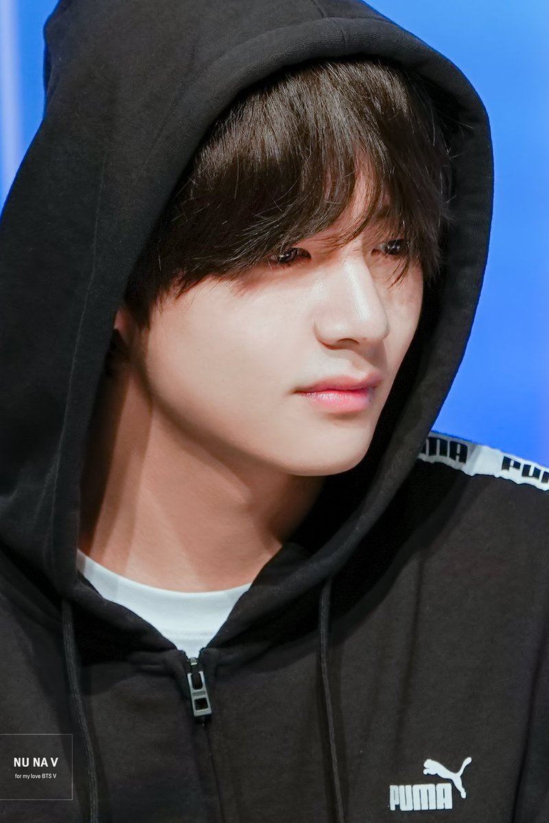 bangtanbaby000's tweet photo. How do you describe Taehyung?
Unreal : imaginary or illusory. Although he isn't. Sometimes I just find it hard to believe such perfection exists. 💙
#PUMAxBTS #PUMA_Fansign #TAEHYUNG @BTS_twt https://t.co/QAPqdphZzF