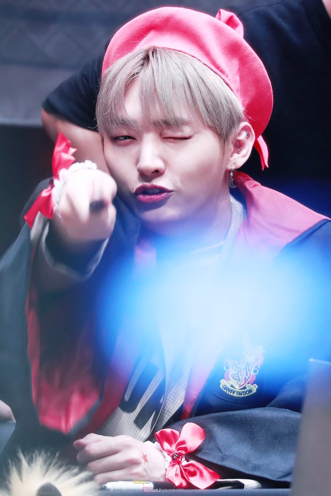 ReflectJ_91's tweet photo. 180408 목동 팬싸인회

너무 예뻐서 급하게 올릴 수 밖에 없어😭
#윤지성 #yoonjisung #워너원 #wannaone https://t.co/kJnR9AOkW0