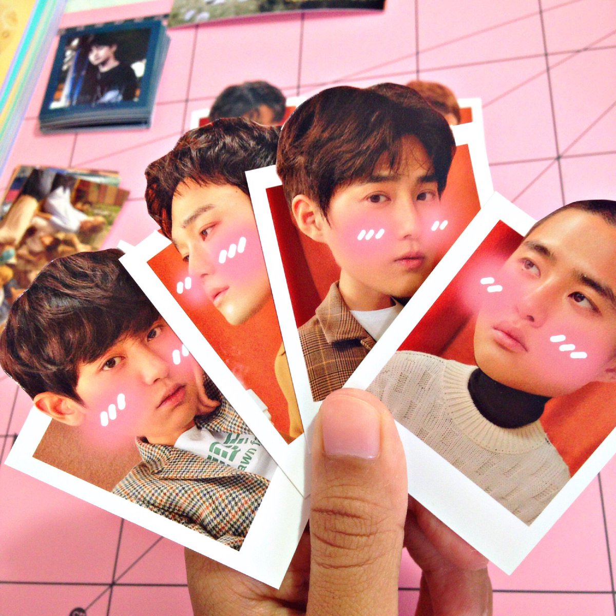 picterry_studio's tweet photo. แจก!! ครบรอบ 6 ปี แจกเซทโพลาลอยด์หัวโตของ EXO 1 รางวัล (8 ชิ้น) 
☕️RT+FOLLOW☕️ 
ประกาษผู้โชคดี 10/4 นะก๊ะะ💛
 #6YearsWithEXO  #ตลาดนัดEXO https://t.co/MkfhfaYfbh