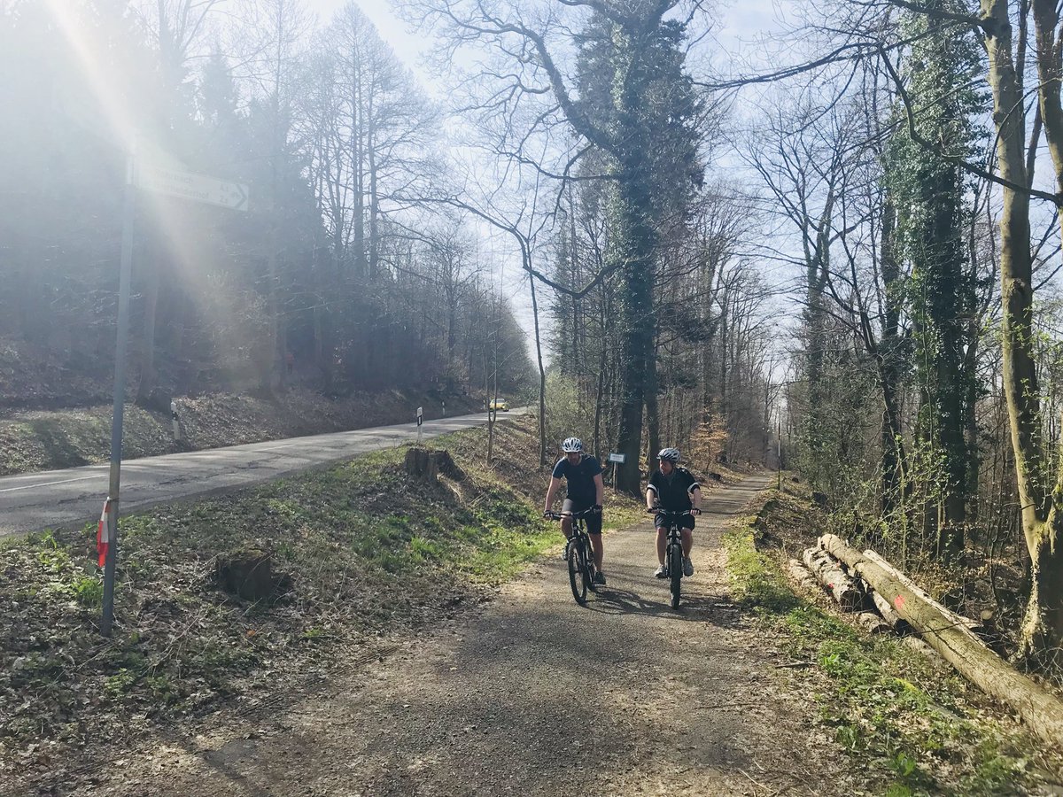 tobykearney's tweet image. Great day out near Heidelberg with the @TheCBSO percs. Now rehearsing for tonight 2nd concert in the Kongresshaus ⛰🤘#achylegs #redfaces