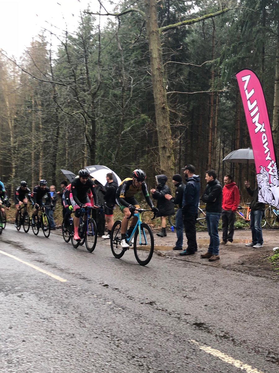 norwoodparagon's tweet photo. Development riders @GeorgeMjs and Jack Wyllie in the lead group on last lap at Seale. #hardmen #cycling https://t.co/3lILaiN1QZ