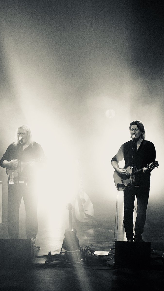 cjstrumsguitar's tweet photo. #FibFEST #showofhands #alwaysfab @FolkintheBarn @showofhandsnews @sohsteve @TheGulbenkian xx https://t.co/HmmZCY5tGZ