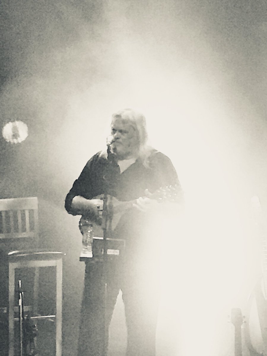cjstrumsguitar's tweet photo. #FibFEST #showofhands #alwaysfab @FolkintheBarn @showofhandsnews @sohsteve @TheGulbenkian xx https://t.co/HmmZCY5tGZ