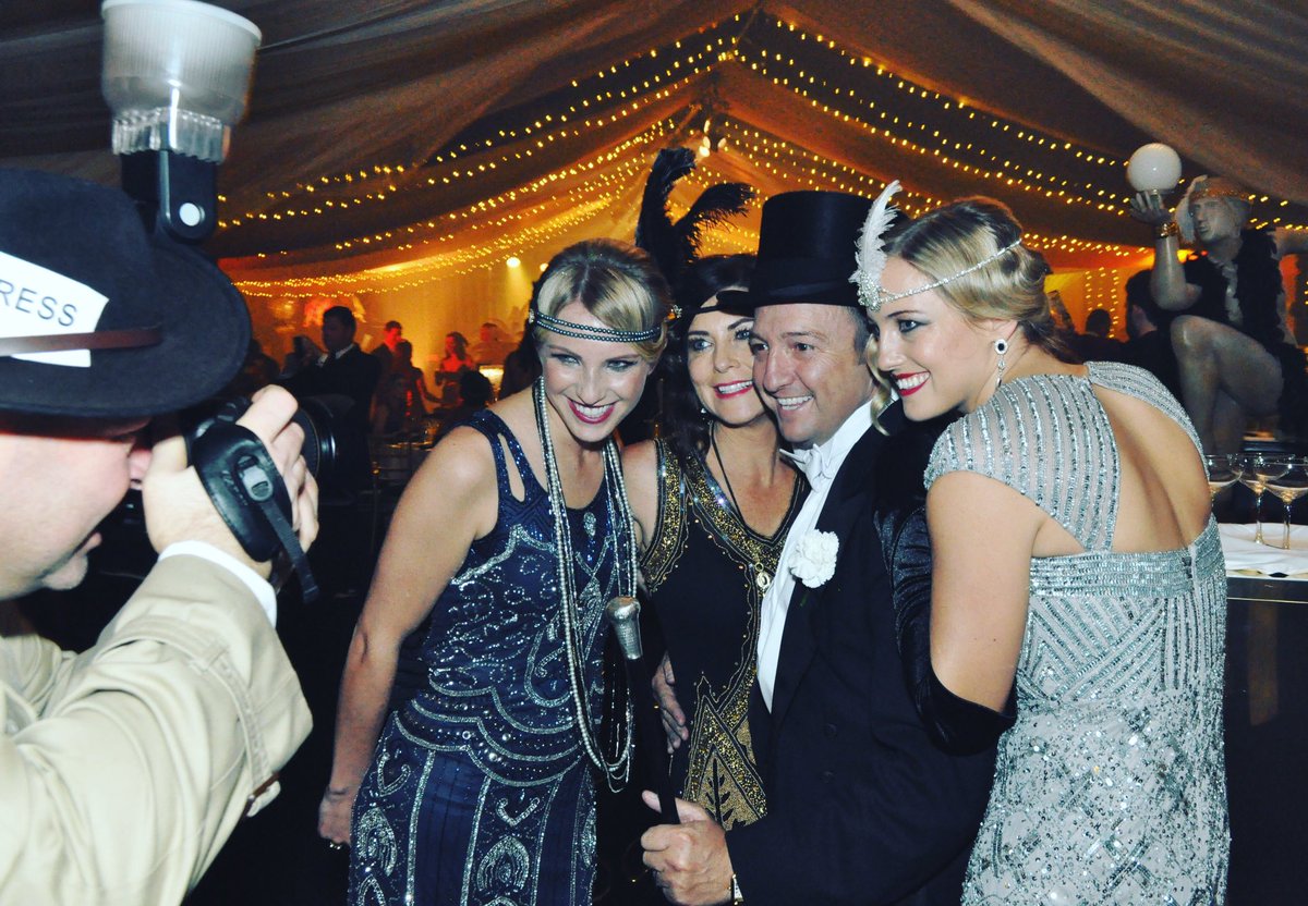 EventPapsUK's tweet image. Dress to kill as a flapper or get out your best top hat and prepare to sip champagne and Charleston the night away! Event Paparazzi will be there to capture every moment so that you and your guests can focus on kicking up your heels in style! #eventpaparazzi #dancethenightaway