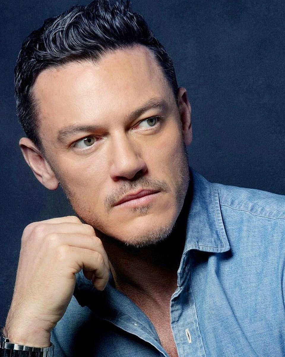 MarilynLuketeer's tweet photo. Luke Evans in blue πππ
Happy Sunday to all πππ
#LukeEvans π #Luketeers π #MyEdit π #MyCloseUp π https://t.co/Lgy3I78p2O