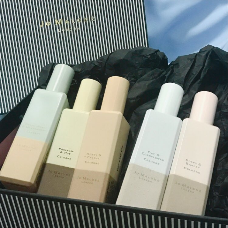 abcynnnx's tweet photo. @Cosmesis_shop ได้รับ Oat & Cornflower กับ Honey & Crocus แล้วนะคะ แต่เพิ่งมีเวลาเอามาถ่ายรูปกับส่วนที่เรามี ตอนนี้เราเลยมี #EnglishFields ครบ ชอบความมุ้งมิ้งของขวดคอลเลคชั่นนี้มากเลย
คุณดิวแพคมาดีมากๆเหมือนเคยเลยค่ะ ขอบคุณมากนะคะ #Reviewcosmesis https://t.co/HAq6Mr3jtF