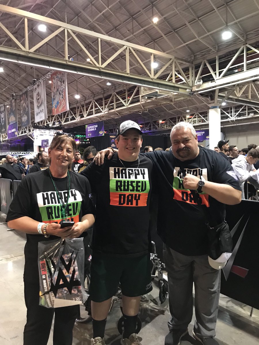 hour6767's tweet photo. Met @RusevBUL ON RUSEV DAY! Than met Mama and Papa Rusev!!! #HappyRusevDay https://t.co/a5BHBNRtIW