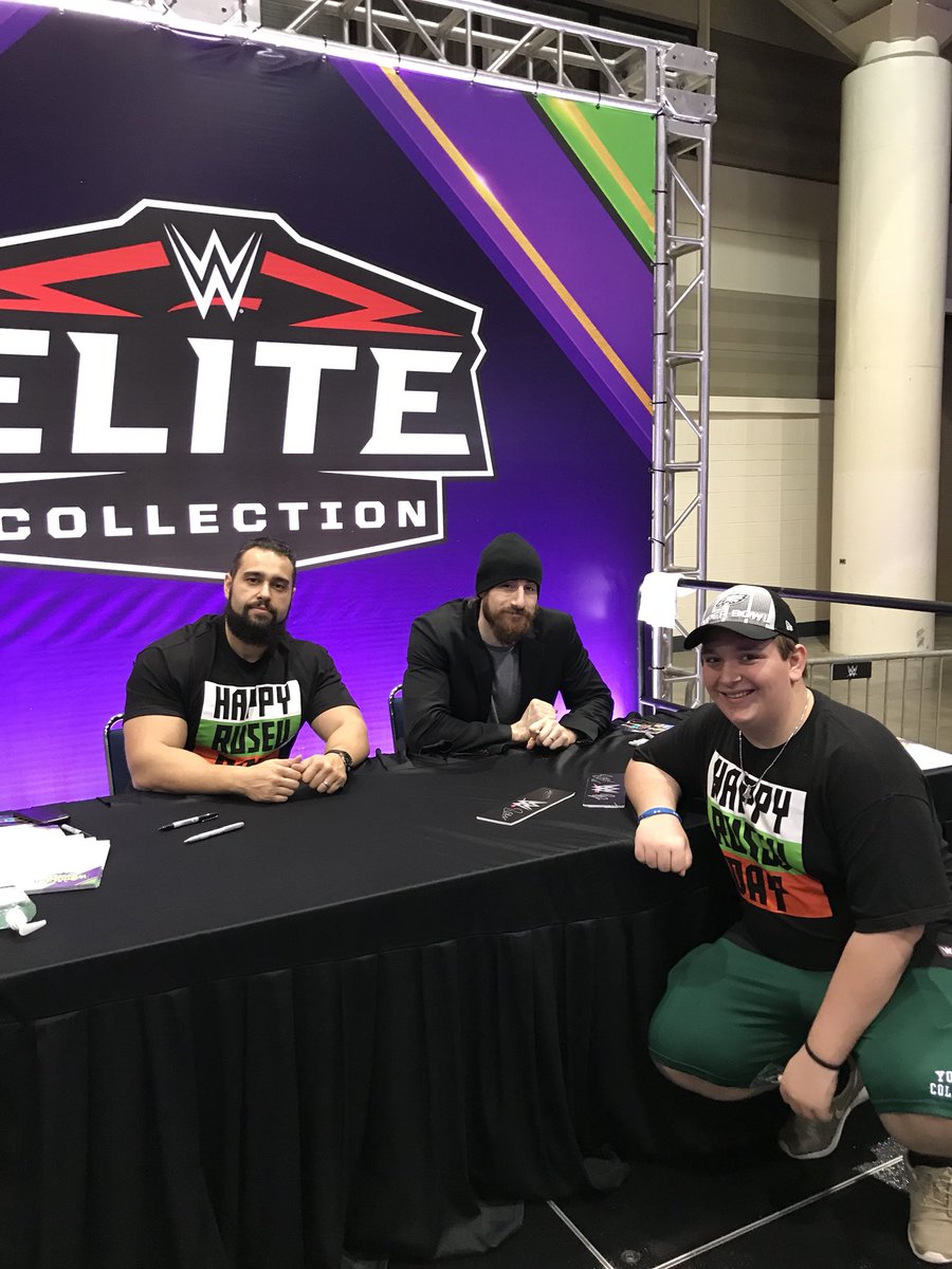 hour6767's tweet photo. Met @RusevBUL ON RUSEV DAY! Than met Mama and Papa Rusev!!! #HappyRusevDay https://t.co/a5BHBNRtIW