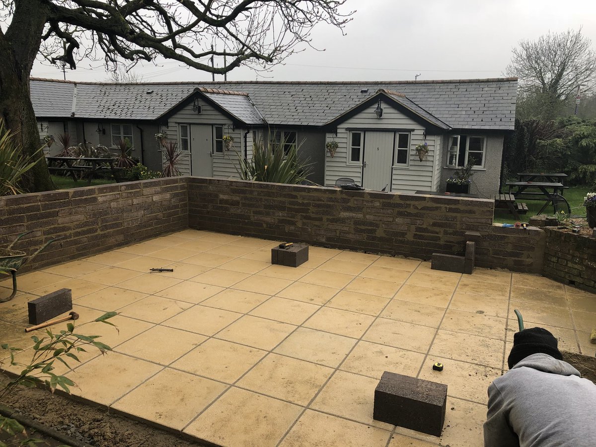 CrownHenlow's tweet photo. Even the rain doesn’t hold them back! Garden progress looking great.... cannot wait for the summer!! ☀️🔥🍺 #beergarden https://t.co/BfDcIl6XmX