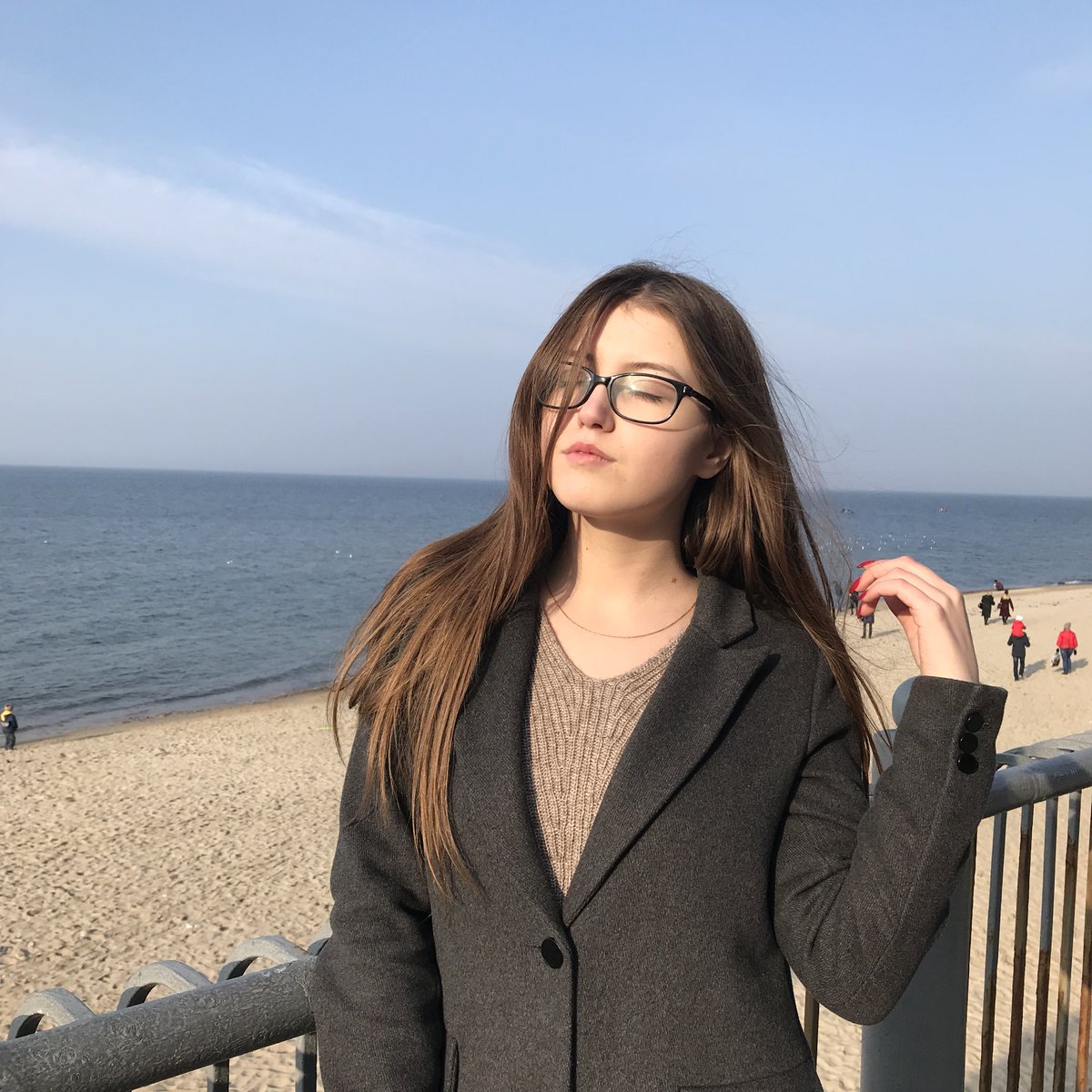 lenaprm's tweet image. ребята я жива