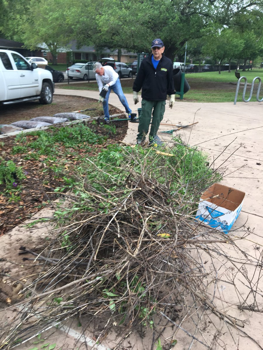 jlkuhleman's tweet photo. Sharpstown NHS chapter members participating in #kbhday2018 in SW Houston @westburyhouston @BraysOaksMD @JoyceAkins1 @iamsharpstown @DrJackChristie #sharpstownnhs @nhs_njhs https://t.co/wYe9YiEbGK
