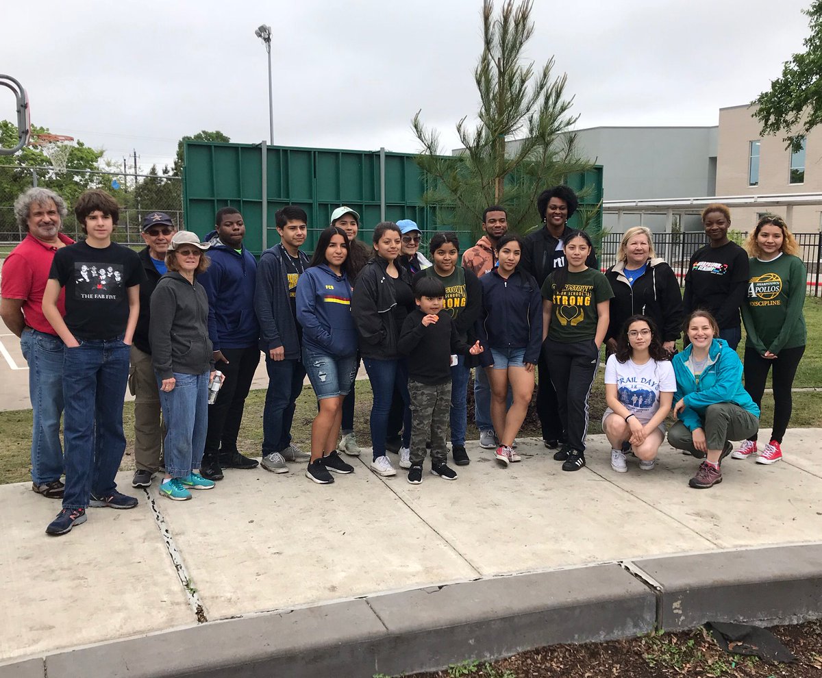jlkuhleman's tweet photo. Sharpstown NHS chapter members participating in #kbhday2018 in SW Houston @westburyhouston @BraysOaksMD @JoyceAkins1 @iamsharpstown @DrJackChristie #sharpstownnhs @nhs_njhs https://t.co/wYe9YiEbGK