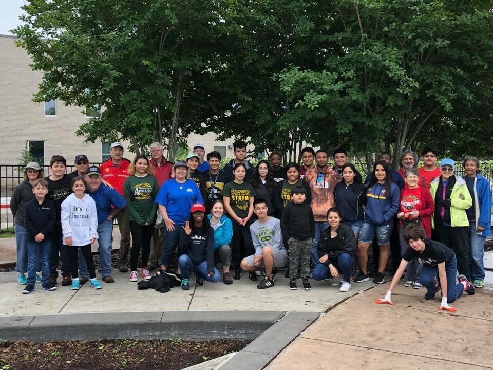 jlkuhleman's tweet photo. Sharpstown NHS chapter members participating in #kbhday2018 in SW Houston @westburyhouston @BraysOaksMD @JoyceAkins1 @iamsharpstown @DrJackChristie #sharpstownnhs @nhs_njhs https://t.co/wYe9YiEbGK