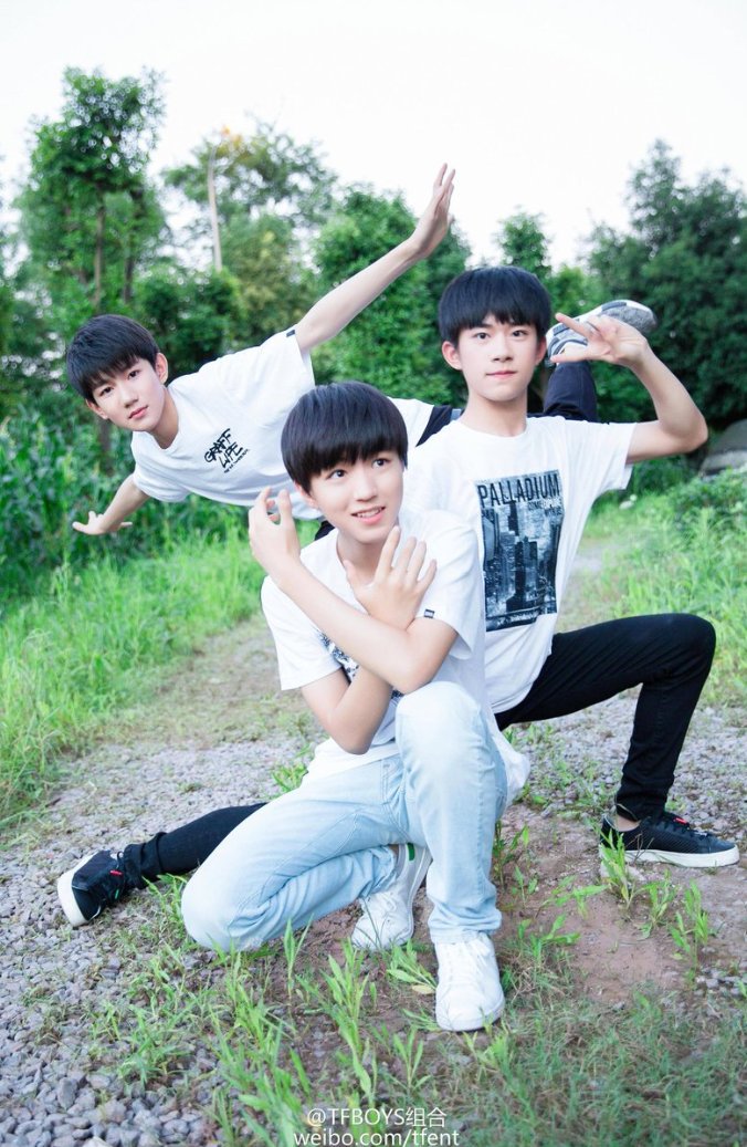 Fanboy__TFBOYS's tweet photo. นี่คือสิ่งที่ทำให้ติ่งTFBOYS "ความเป็นมิตรภาพที่ดีระหว่างเพื่อน พี่ และน้อง" #TFBOYS #wangjunkai #wangyuan #YiYangQianXi https://t.co/3ckpZ5spsU