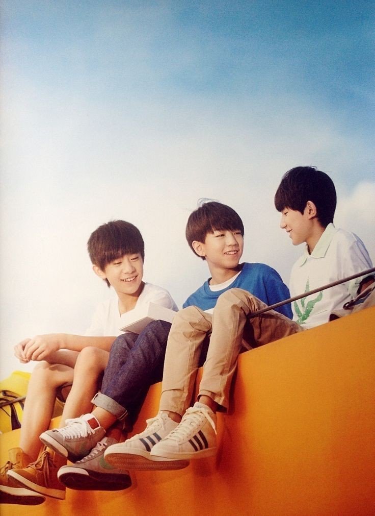 Fanboy__TFBOYS's tweet photo. นี่คือสิ่งที่ทำให้ติ่งTFBOYS "ความเป็นมิตรภาพที่ดีระหว่างเพื่อน พี่ และน้อง" #TFBOYS #wangjunkai #wangyuan #YiYangQianXi https://t.co/3ckpZ5spsU