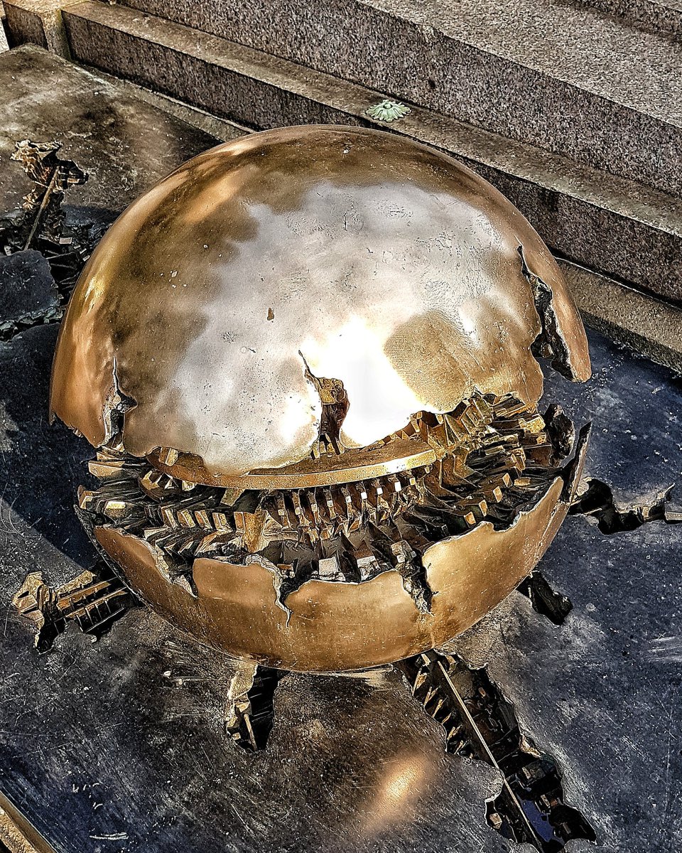 johndaintree's tweet photo. #graveyard #arnaldopomodoro #gold #reflection #monumantalgraveyard #dead #remembrance #art #graveyardart  #milan #milano #cimiteromonumentale #project_necropolis #tv_churchandgraves https://t.co/afQAaIAMU6