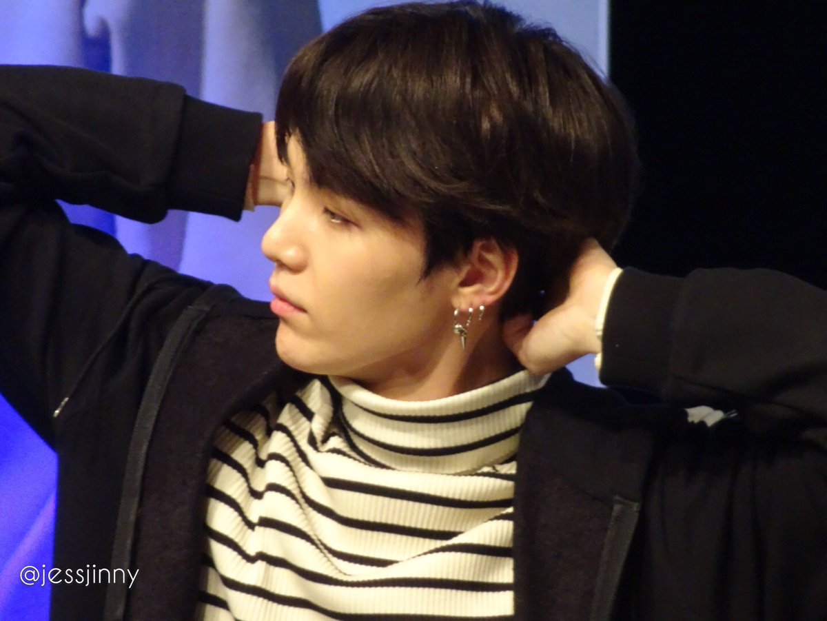 varsitae_'s tweet photo. ✨ 'Beauty' is a word ✨ defined by Min Yoongi ✨
@BTS_twt #PremiosMTVMiaw #MTVBRKPOPBTS
#PUMA_Fansign https://t.co/8C2OaEbv65