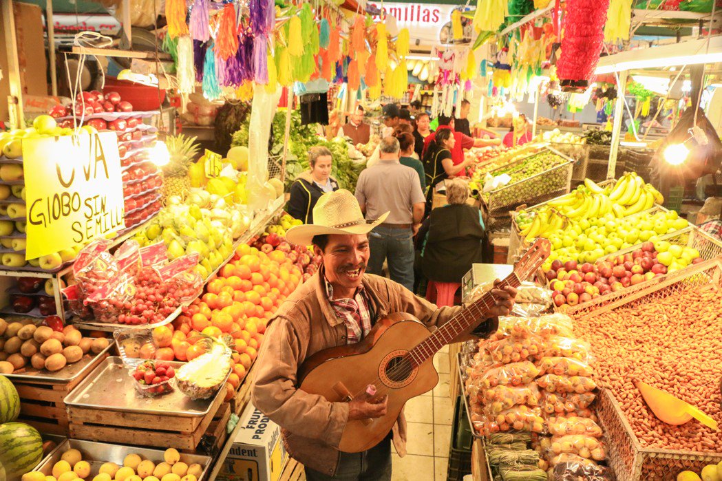 Aguascalientes's tweet photo. ¡¡Hoy amanecimos muy contentos!! ¿Y ustedes?
Feliz domingo desde el Mercado Terán, un lugar de mucha tradición ubicado en el Centro Histórico de nuestra ciudad.
#VivAguascalientes https://t.co/3lQAABKIcr