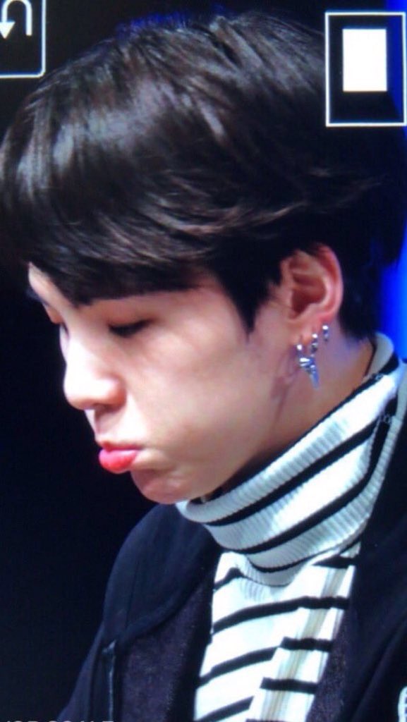 Dimpzz10's tweet photo. Squishy baby Yoongi.....
#yoongi #BTS #PremiosMTVMIAW #MTVBRKPOPBTS #PUMAxBTS suga #PumaFansign #PUMA_Fansign #PUMAxBTS https://t.co/HMl1SnAHXI