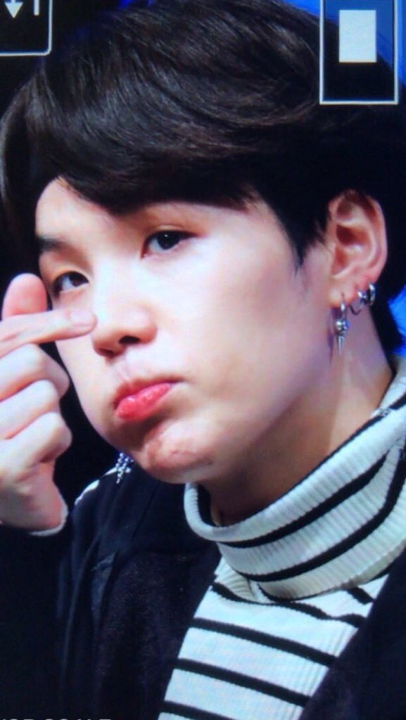 Dimpzz10's tweet photo. Squishy baby Yoongi.....
#yoongi #BTS #PremiosMTVMIAW #MTVBRKPOPBTS #PUMAxBTS suga #PumaFansign #PUMA_Fansign #PUMAxBTS https://t.co/HMl1SnAHXI