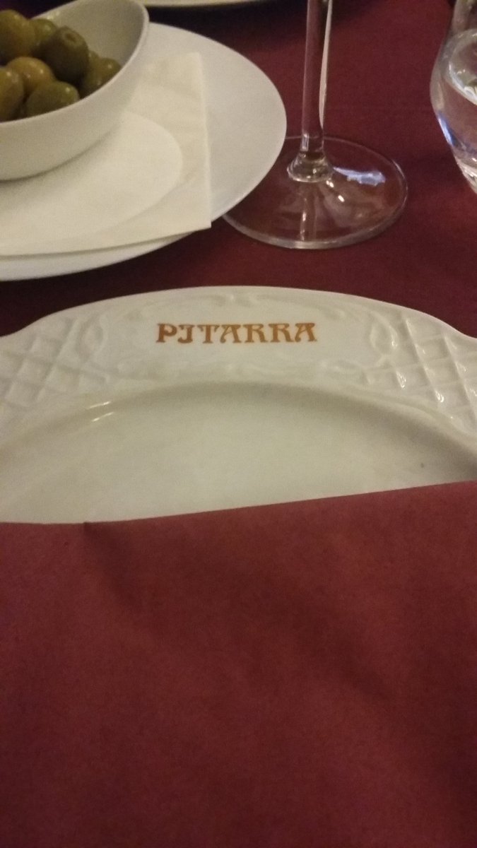 nuriacots's tweet photo. La Barcelona que se'n va... Adéu al #restaurantpitarra, l'antiga rebotiga de Frederic Soler "Pitarra". Volen fer-hi un pub "irlandès". https://t.co/G8A34N1vhZ